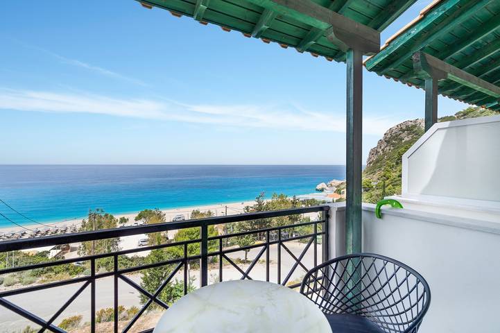 Entire studio, Apartment in a Hotel 'Sunset Premium Studio 5' with Sea View, Shared Pool, & Wi-Fi in Agios Nikitas, Greece