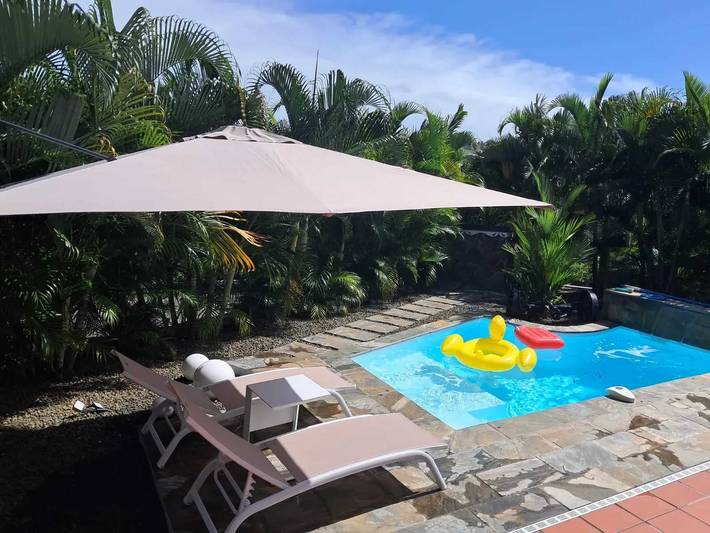 Appartement de vacances pour 4 personnes, avec piscine ainsi que jardin et terrasse