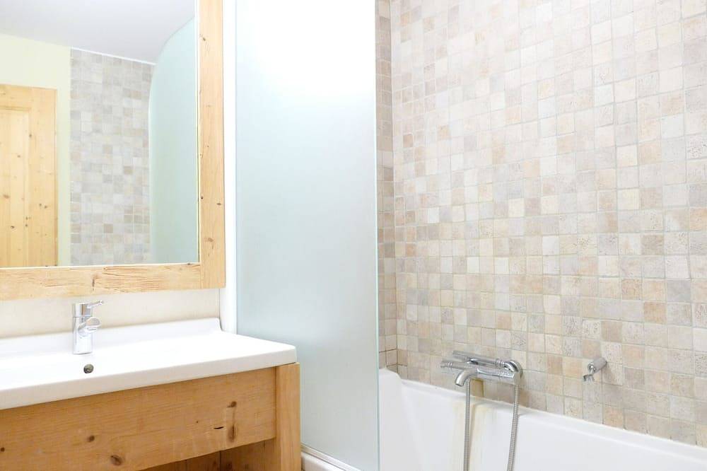 Entire apartment, Les 2 Alpes - Cozy apt 6 ppl, 45m2, terrace in Vénosc, Les Deux Alpes
