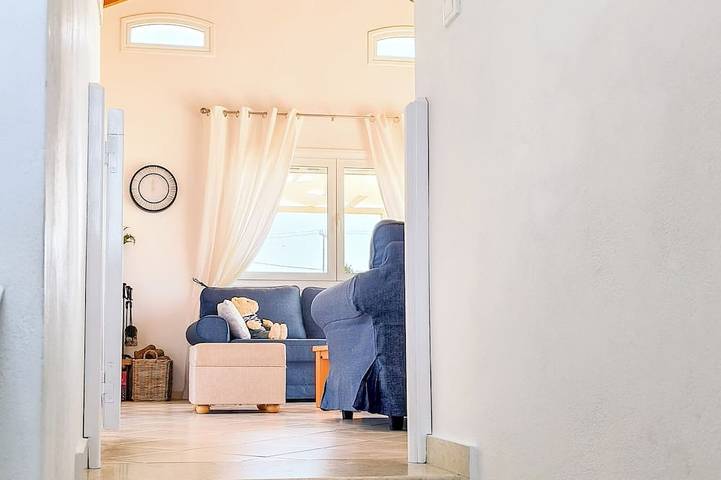 Luxurious and family friendly villa with large private pool 5 mins from Skiathos in Kalyvia, Sporaden