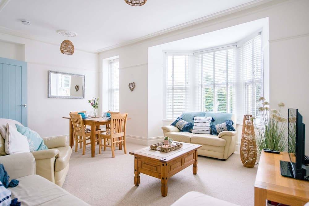 Entire apartment, Holidays, visiting family, work, golf, surfing in Porthcawl, Bridgend region