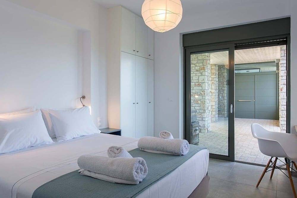 Villa Starlett, luxuriöse Villa direkt am Meer mit privatem Pool in der Nähe von Nafplio in Xiropigado, Kynouria