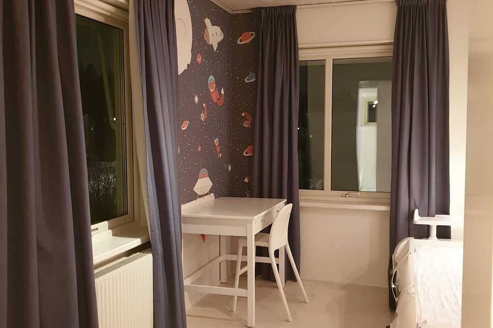 Water facing family friendly villa with pool & sauna overlooking the Baltic Sea in Lidingö, Stockholmer Schärengarten