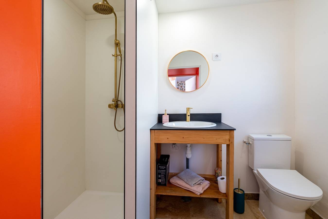 Appartement entier, Les Confettis - Studio coloré au coeur de Bellême in Bellême, Parc naturel régional du Perche