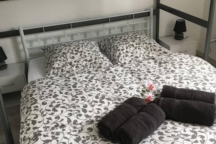 Location de vacances pour 6 personnes, avec piscine ainsi que jardin et terrasse, animaux acceptés à Saint-Crépin-et-Carlucet - 4