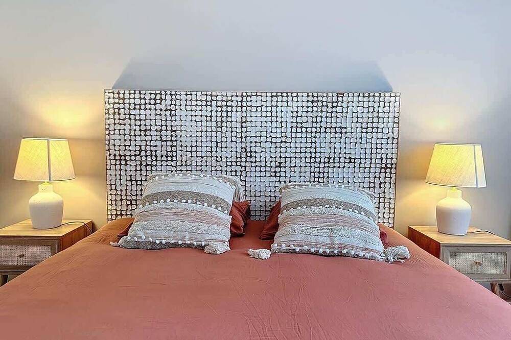 Entire apartment, \"Le Cassin\" - Parking et terrasse, à 5 minutes de la gare in Neuilly-Plaisance, Seine-Saint-Denis