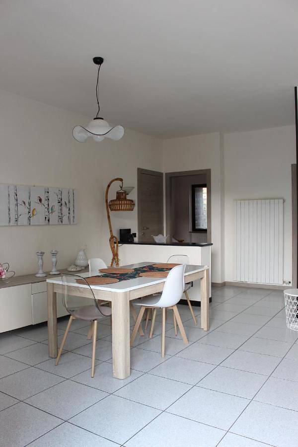 Appartamento per 3 persone, con Terrazza e Giardino a Comune di Ispra