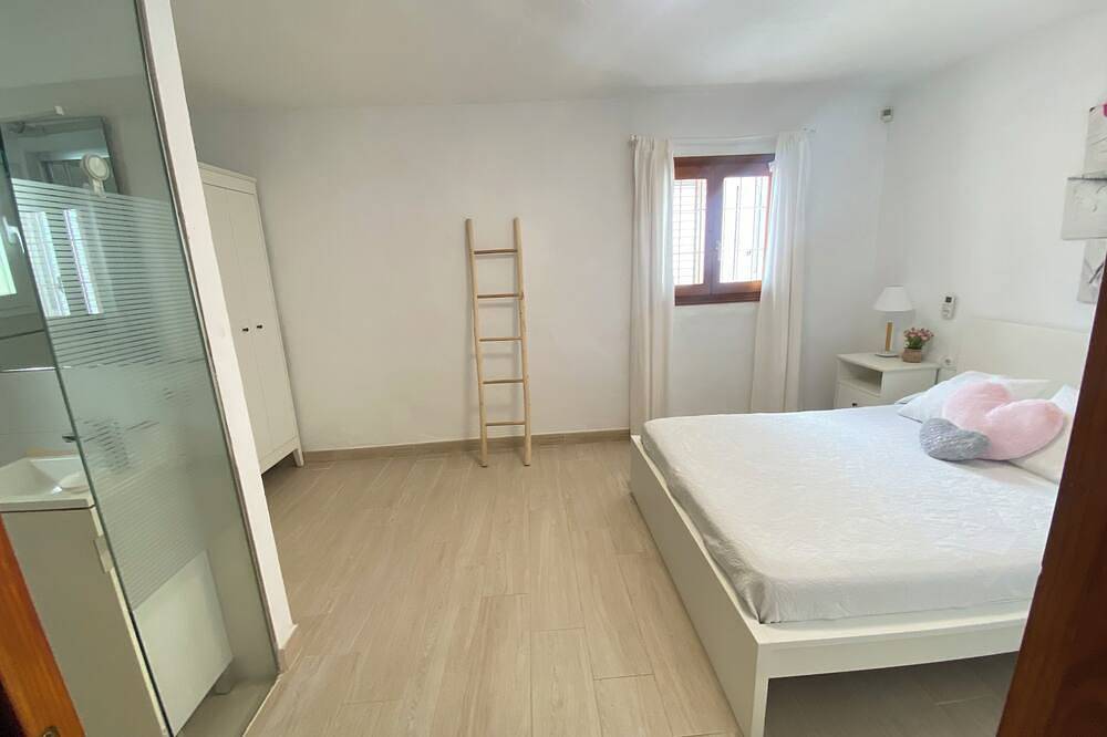 Villa Maria: Relax, 3 km  Bossa Beach, spacious rooms, wifi, pool in Sant Jordi de ses Salines, Sant Josep de sa Talaia