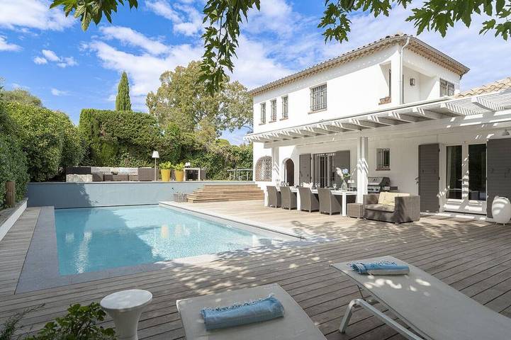 Villa for 10 people, with terrace and garden in Cap d’Antibes