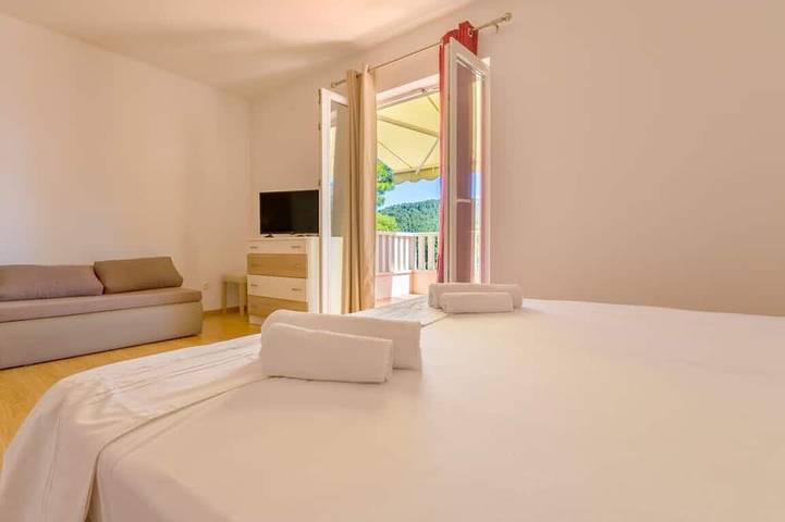 Ganze Wohnung, Karla - Studio in Polače, Balkon mit seitlichem Meerblick in Mljet