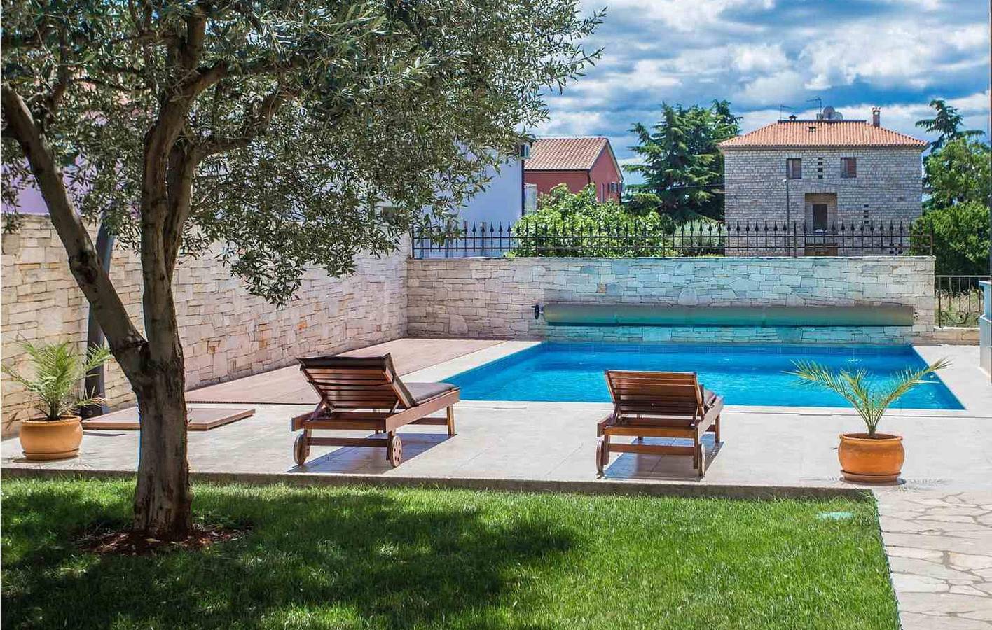 Gezellig appartement met zwembad, terras & WiFi - Op slechts 1,5 km van het strand in Novigrad, Mareda