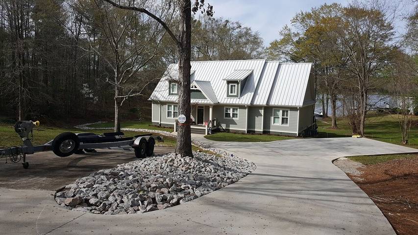 Vacation rental for 16 people, with yard in Lake Oconee
