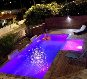 Gîte pour 3 personnes, avec piscine ainsi que vue et jardin dans Anse Mabouyas
