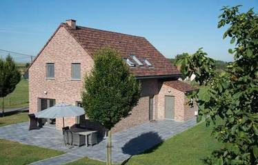 Gîte pour 10 personnes, avec terrasse et vue, animaux acceptés à Celles (Hainaut)