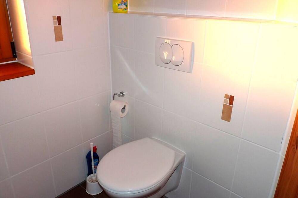 Gemütliches Ferienhaus zwischen den Seen mit Kamin, Terrasse und Garten in Alt Schwerin, Plauer See