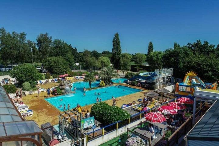 Camping pour 4 personnes, avec Bassin pour enfant et Piscine à Fouesnant