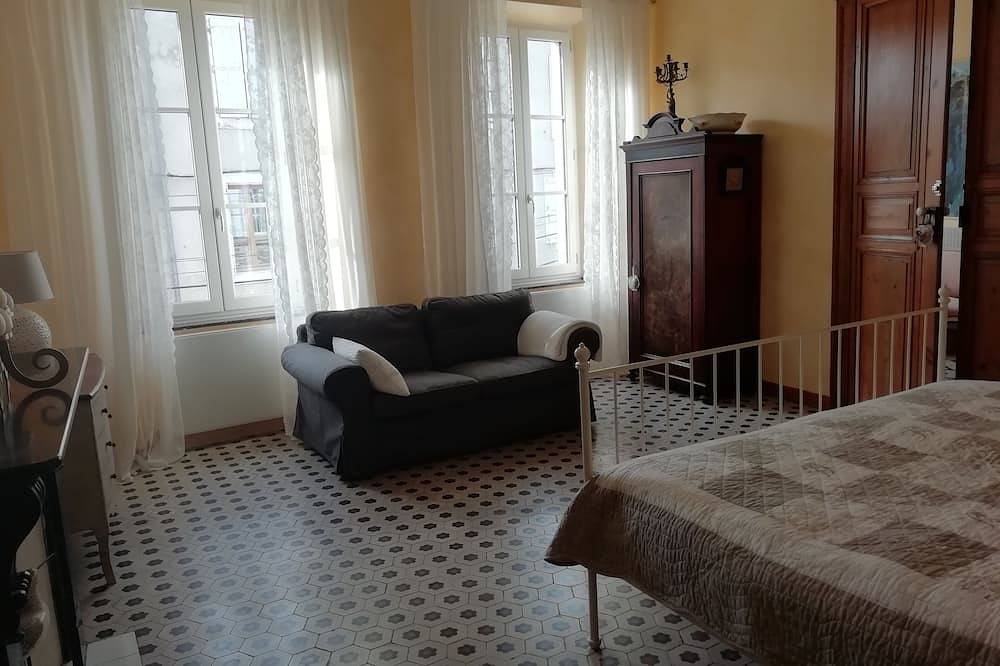 Fantastic exclusive home in the south of France - stylish with pool and service in Luc-sur-Orbieu, Narbonne region