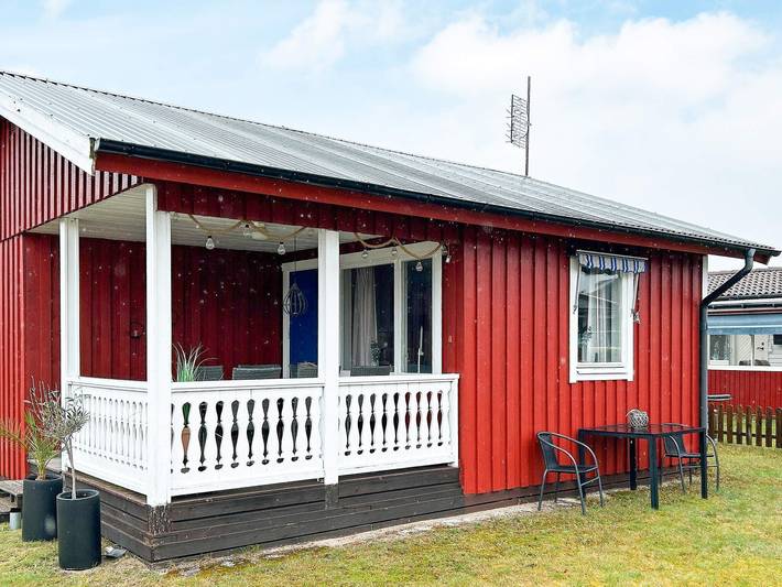 Mysig stuga med trädgård in Halland