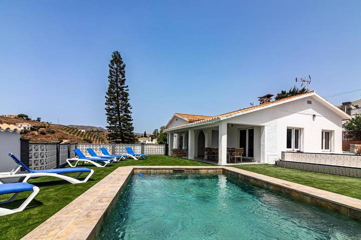Casa rural para 8 personas, con Terraza además de Piscina y Vistas en Benajarafe
