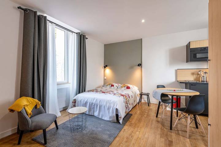 Ganze Wohnung, Studio B, in the city center, cozy and warm... in La Roche-sur-Yon, Loire-Tal