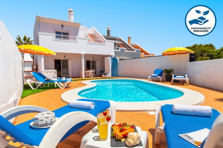 Villa für 8 Personen, mit Balkon und Terrasse