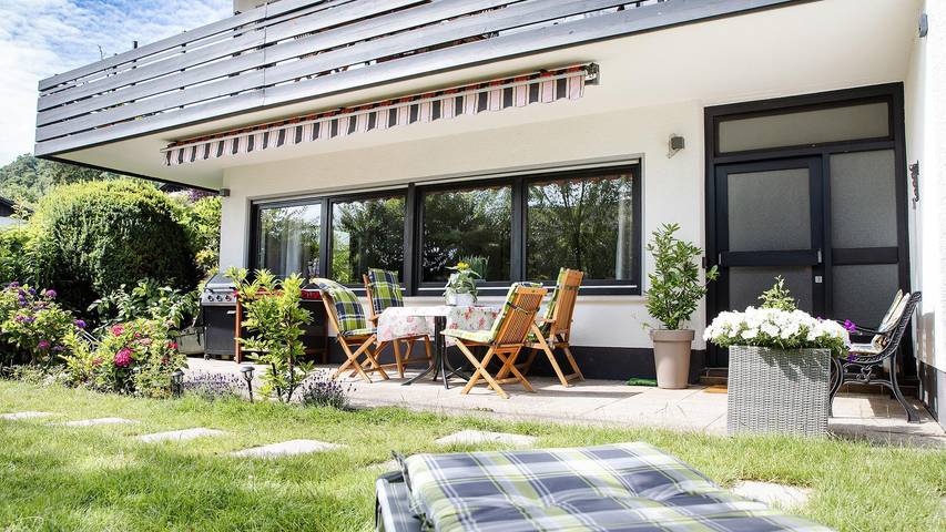 Ganze Ferienwohnung, 4 Pers Appartment, 2 Schlafzi, 2 Bäder, ebenerdig in Westerburg, Westerburg & Umgebung