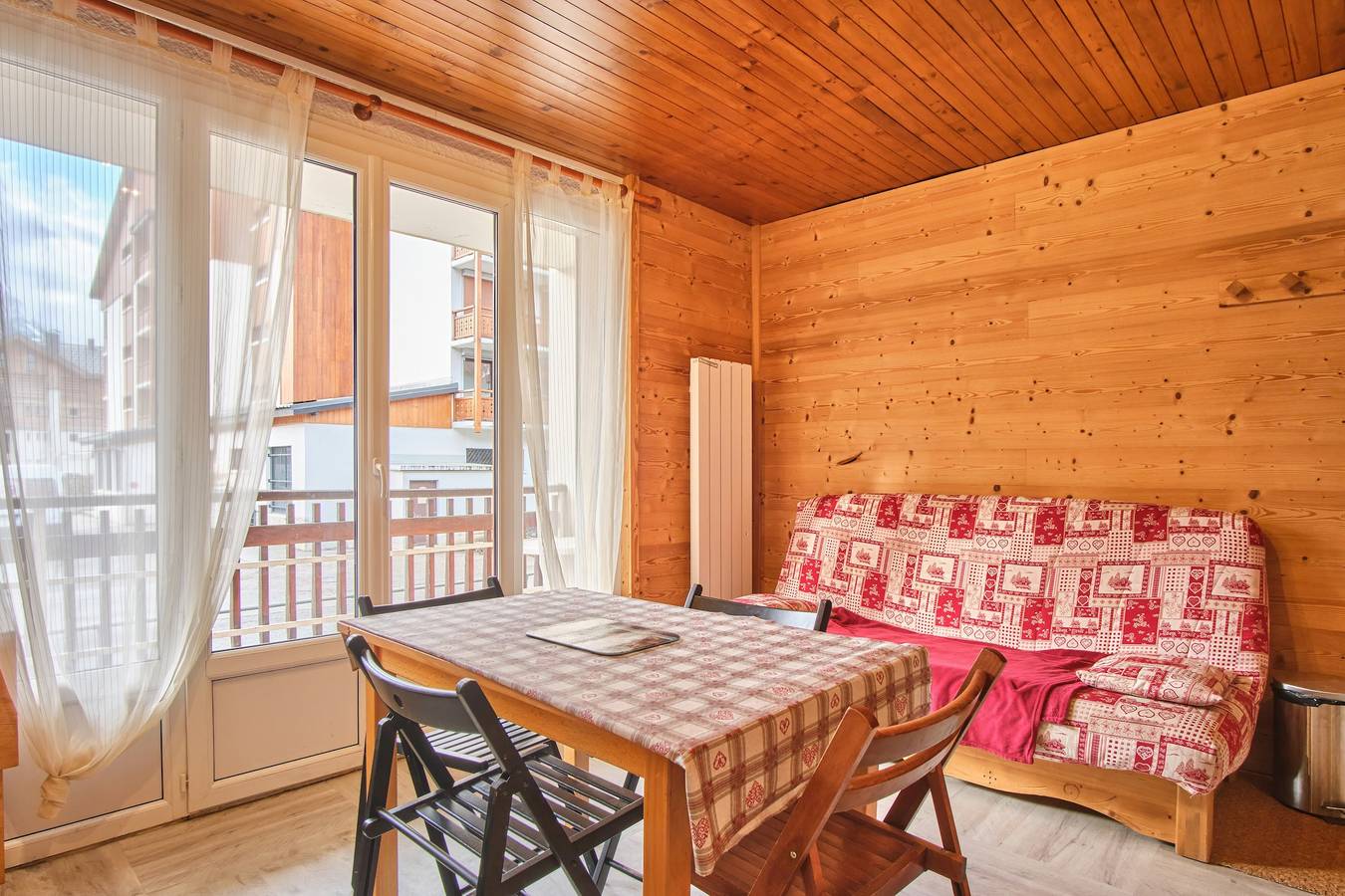 Ganze Wohnung, Ferienwohnung 'Shrischss Joder' mit Balkon in Mont-de-Lans, Les Deux Alpes