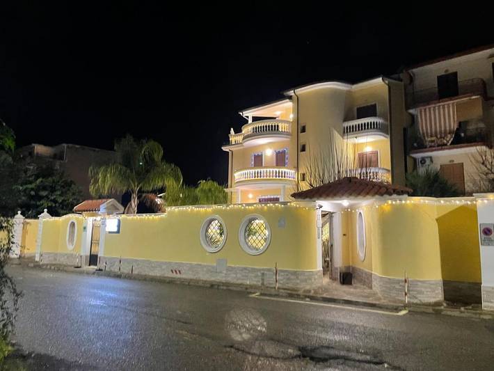 Location de vacances pour 4 personnes, avec vue et jardin, adapté aux familles dans Gallico Marina - 3