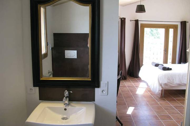 Location de vacances pour 4 personnes, avec terrasse ainsi que jardin et piscine à Saussignac - 4