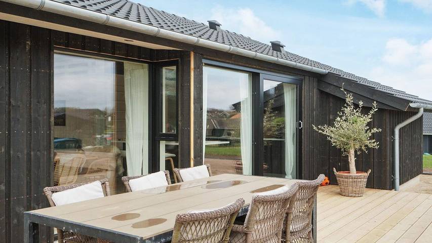 Ferieudlejning for 6 personer, med sauna og terrasse i Havnsø