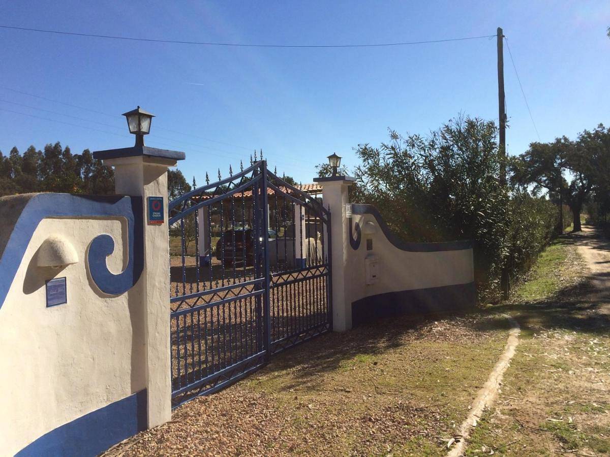 Apartamento de férias inteiro, Double Room with Private Bathroom in São Domingos e Vale de Água, Alentejo Litoral