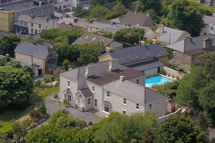 Ferienhaus für 23 Personen, mit Terrasse und Garten sowie Sauna in Clifden