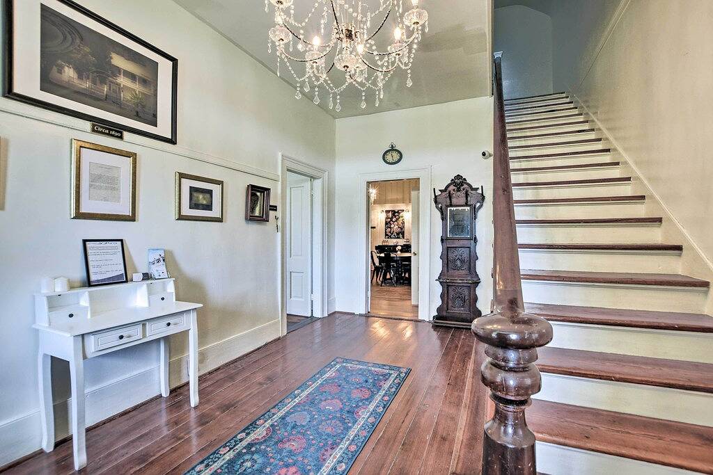 Stunning historic home w/ large rooms. Close to attractions. Kid & pet friendly! in Sellers, Florence - Conway und Umgebung