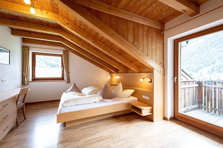 Ganze Wohnung, Haus Landheim Apart. Bergblick mit separatem Schlafzimmer und Wasserfallblick! in Antholz, Rasen-Antholz