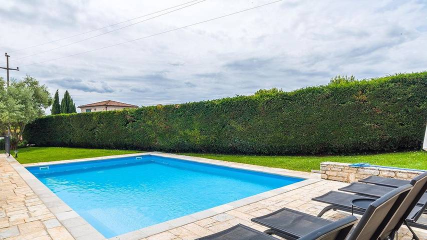 Villa pour 8 personnes, avec jardin ainsi que terrasse et piscine, animaux acceptés à Barat - 3