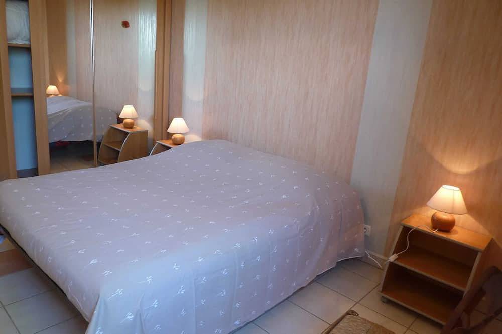 Homerez - Spacious House in Loubressac with Private Pool in Loubressac, Lot