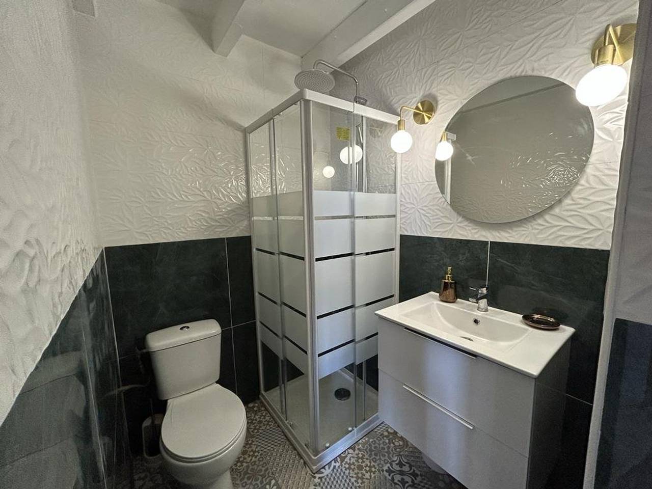 Mini-villa rénovée en front de mer, 2-4 pers, climatisée, accès direct plage, jardin ombragé, sport à proximité in Sari-Solenzara, Sartène und Umgebung