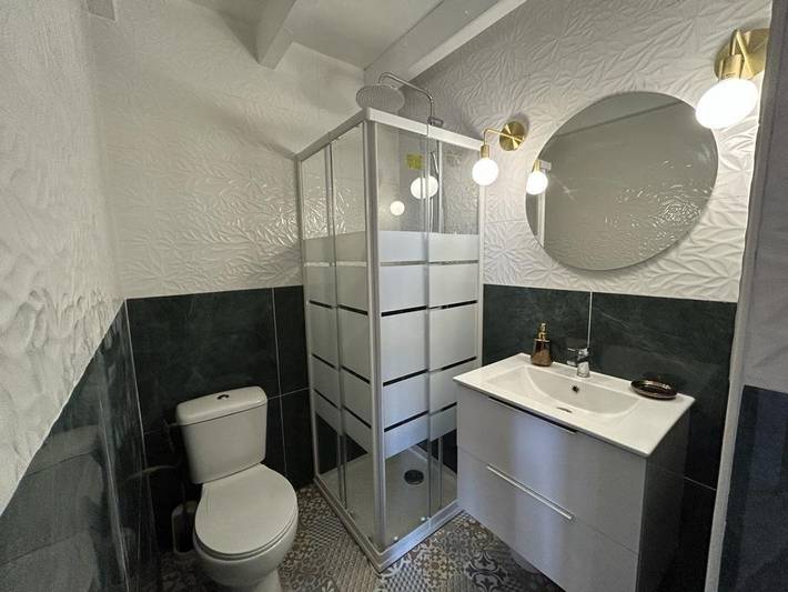 Mini-Villa rénovée, pieds dans l'eau, climatisée, jardin ombragé, accès direct mer, 2-4 pers in Sari-Solenzara, Arrondissement de Sartène