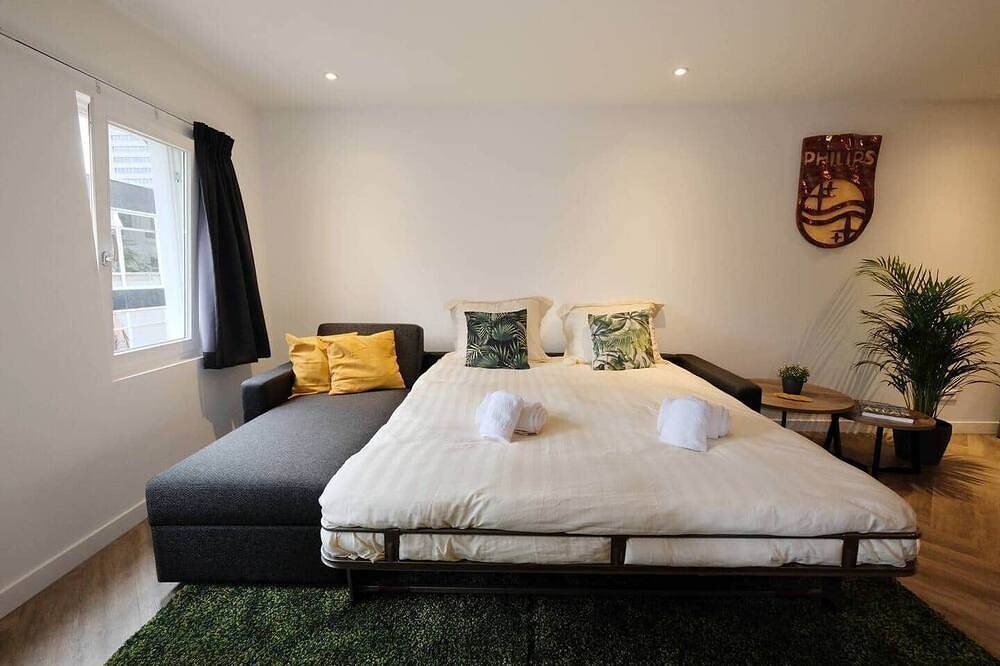 Entire apartment, Spacious 65m2 Apartment (R-65-B) in Eindhoven, North Brabant