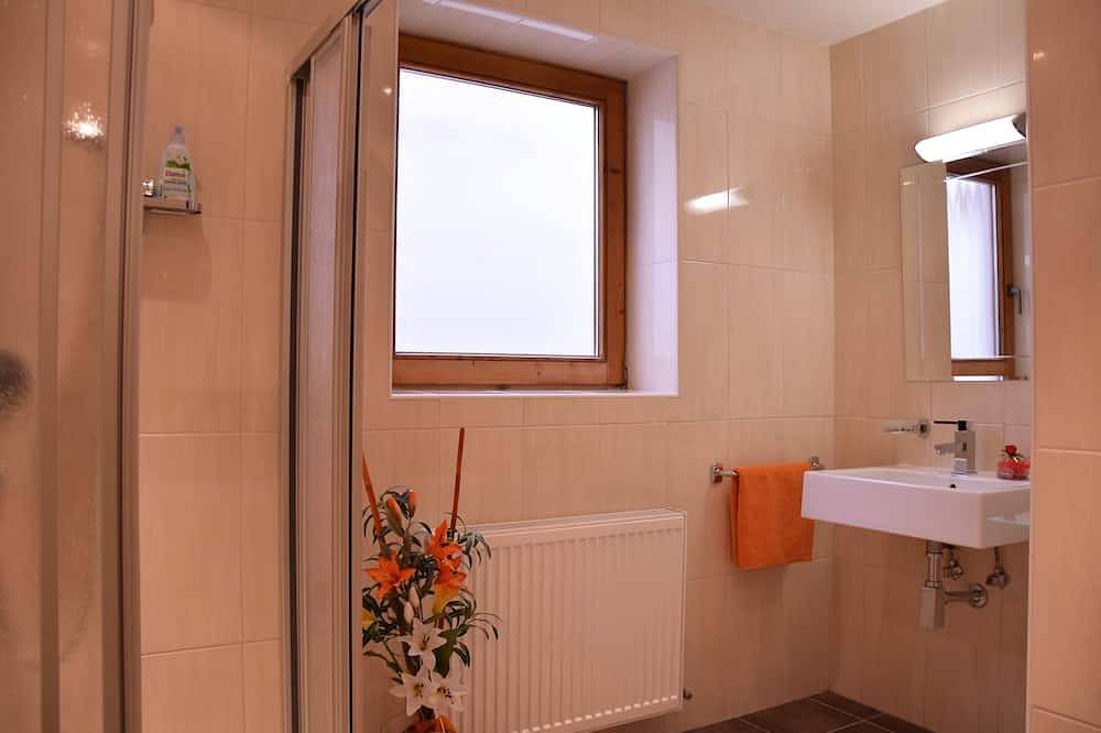 Ganze Wohnung, Ferienhaus in ruhiger sonniger Lage mit Blick auf die Zillertalerbergwelt, Wlan in Hart im Zillertal, Bezirk Schwaz