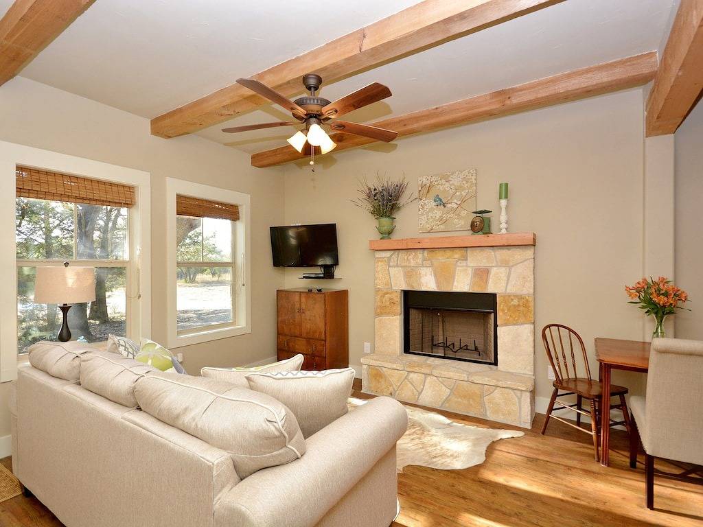 Niedliche, maßgefertigte Kabine in der Nähe der Innenstadt - ein perfekter Kurzurlaub in Wimberley in Wimberley, Hays County