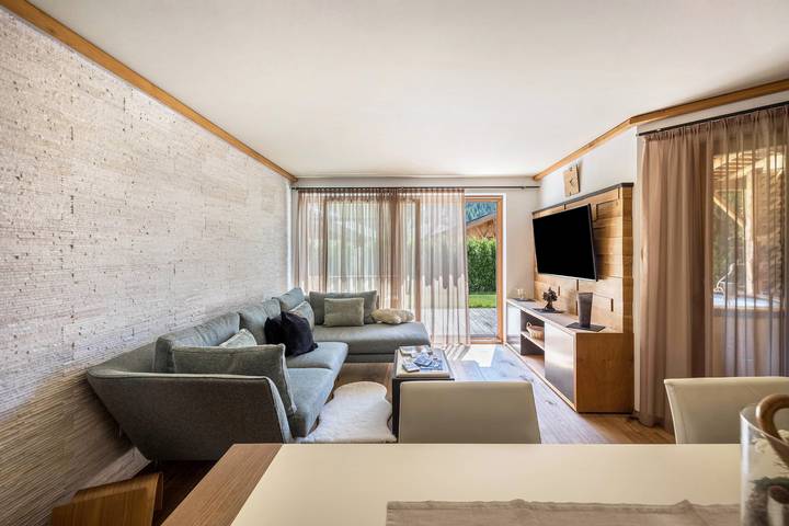 Apartamento inteiro, Apartamento 'Residence Latemarblick' com vista para a montanha, terraço privado e acesso Wi-Fi in Nova Levante, Dolomiti Superski