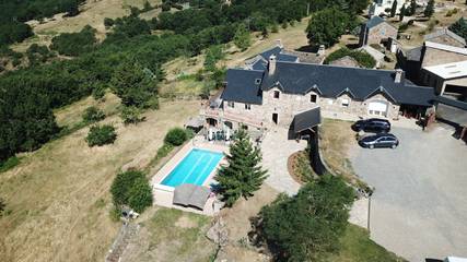 Chambre d’hôte pour 2 personnes, avec jardin et piscine, animaux acceptés dans l' Aveyron