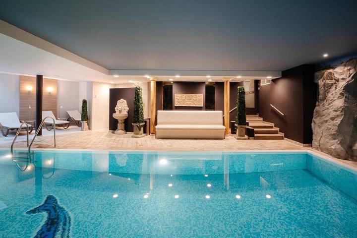 Hôtel pour 2 personnes, avec jacuzzi et terrasse ainsi que piscine et sauna