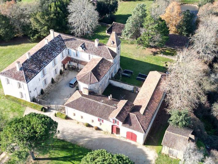 Gîte pour 8 personnes, avec piscine ainsi que jardin et terrasse - 1