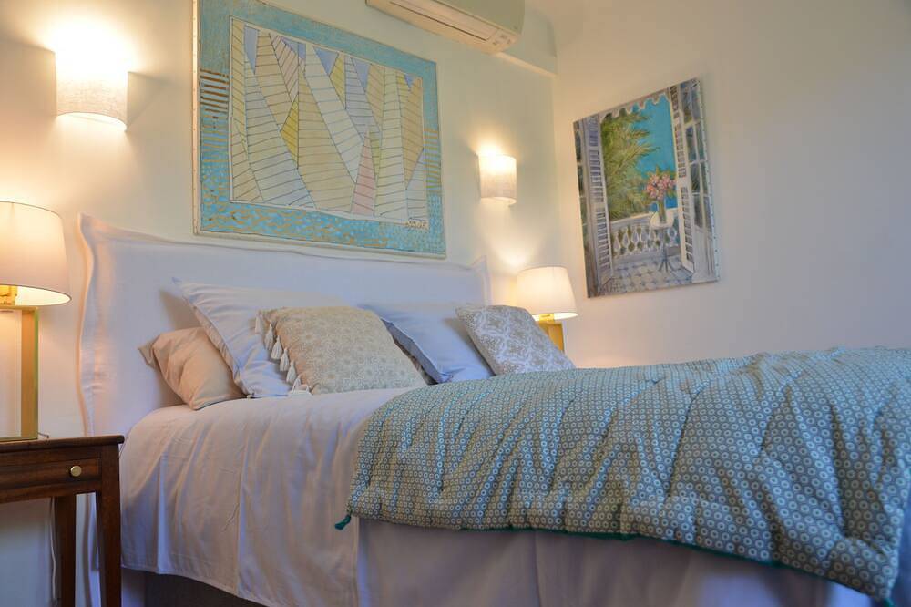 One minute walk from the port,  private pool and car park in Saint-Tropez, Mittelmeerküste (Frankreich)