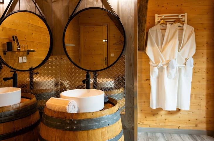 Ferienwohnung für 2 Personen, mit Whirlpool und Garten sowie Sauna am Doubs