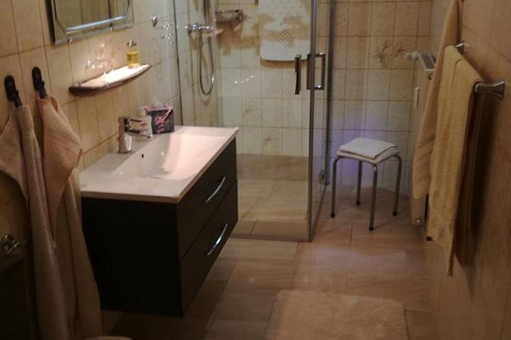 Ganze Wohnung, Ferienwohnung H. Hoffmann - 2-Bett-Ferienwohnung Helga Hoffmann in Bad Bertrich, Traben-Trarbach und Umbegung