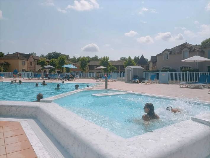 Apartamento de vacaciones para 4 personas, con terraza y piscina - 1