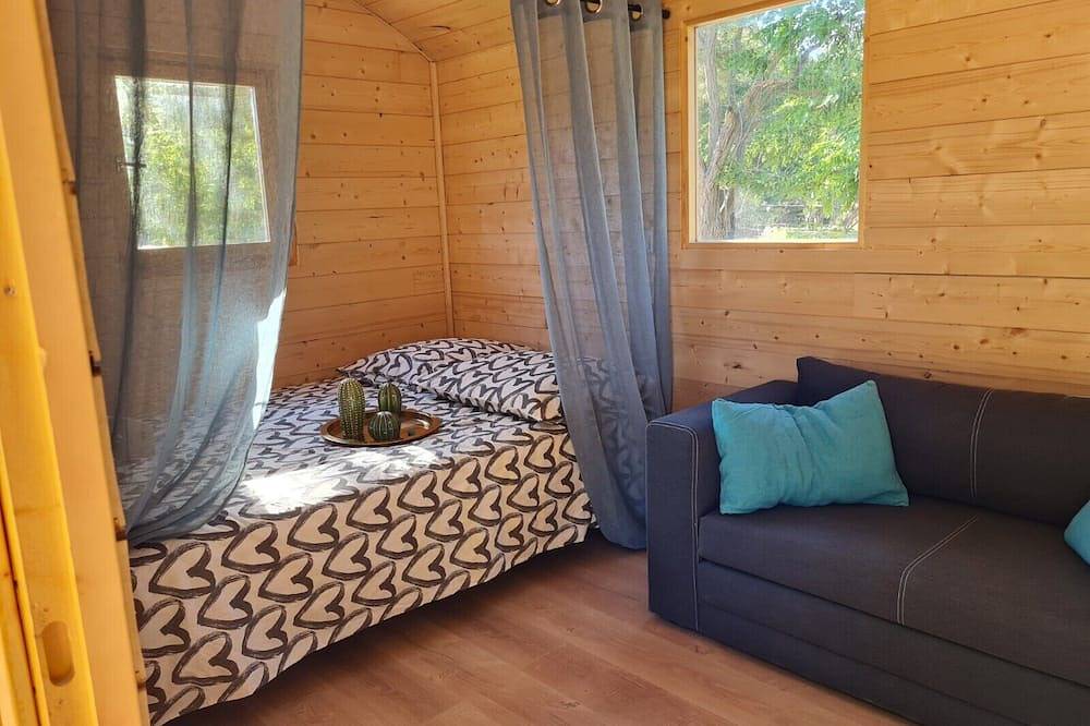 Roulotte en Bois in Martigues, Istres region